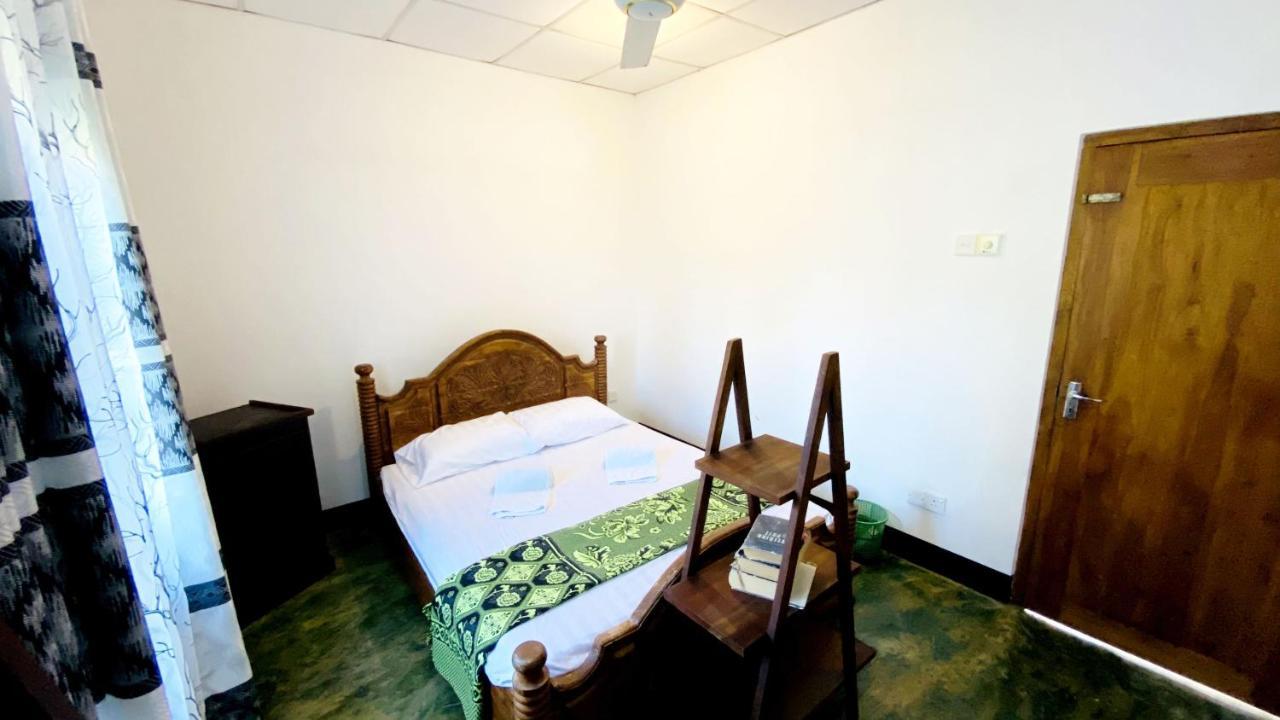 ホテル Madiha Surf House Lanka マータラ エクステリア 写真