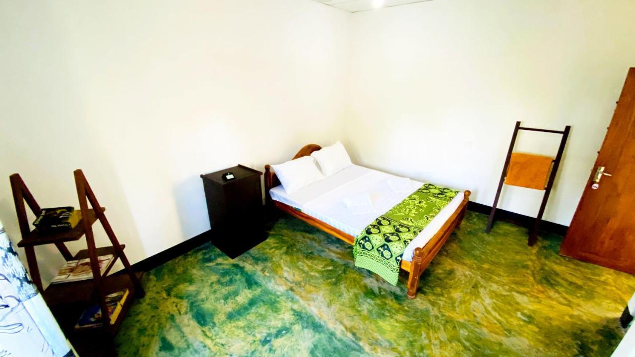 ホテル Madiha Surf House Lanka マータラ エクステリア 写真
