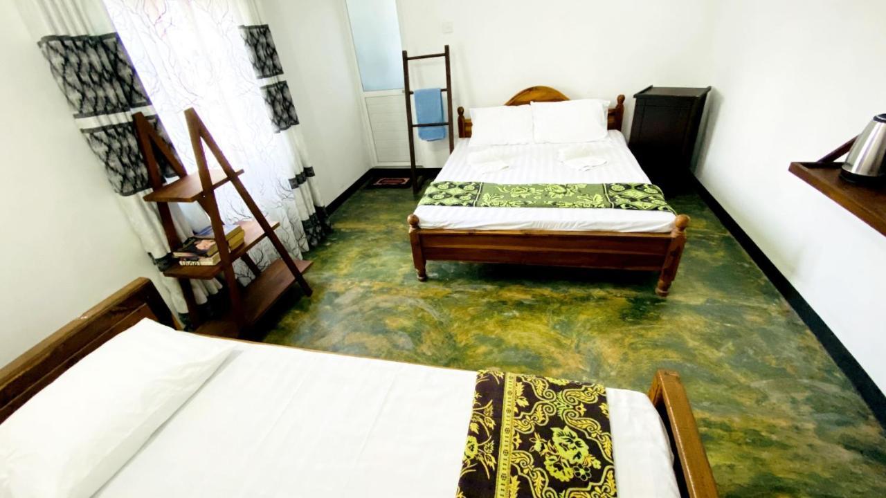 ホテル Madiha Surf House Lanka マータラ エクステリア 写真