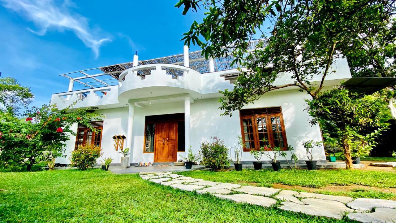ホテル Madiha Surf House Lanka マータラ エクステリア 写真