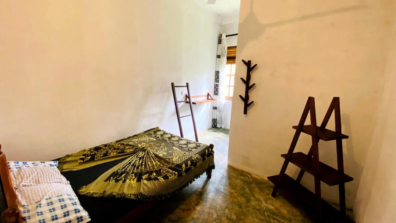 ホテル Madiha Surf House Lanka マータラ エクステリア 写真