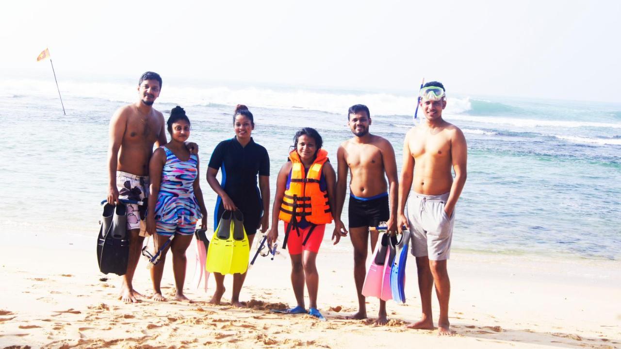ホテル Madiha Surf House Lanka マータラ エクステリア 写真