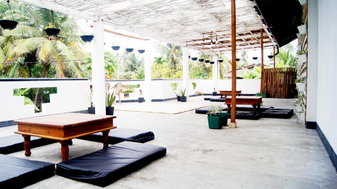 ホテル Madiha Surf House Lanka マータラ エクステリア 写真